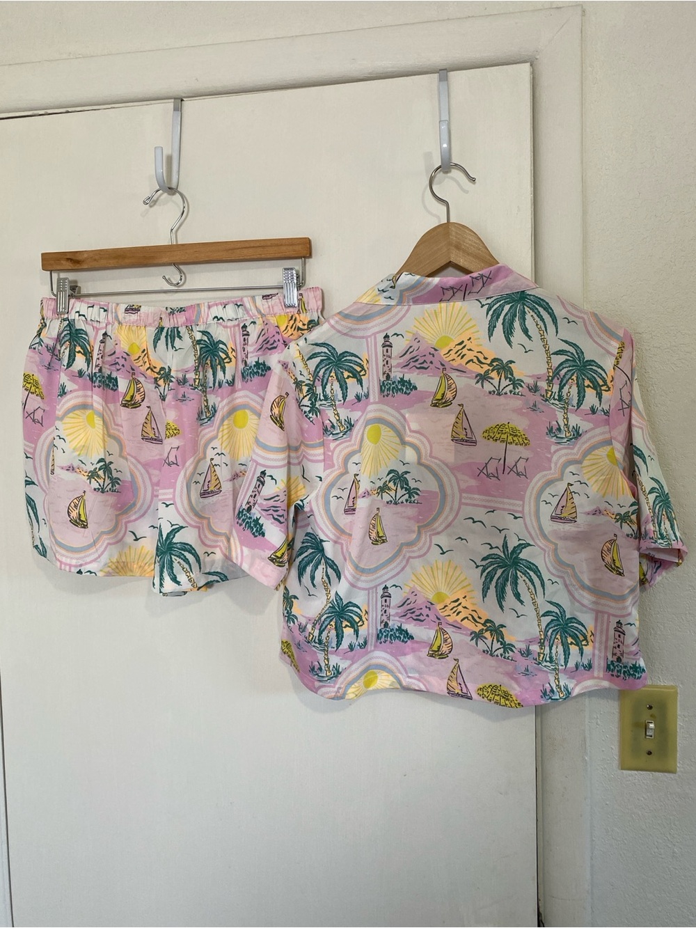 Cynthia Rowley Women's Sleepwear Set Med Button Top Short Tropical Pring NWT - Picture 2 of 8